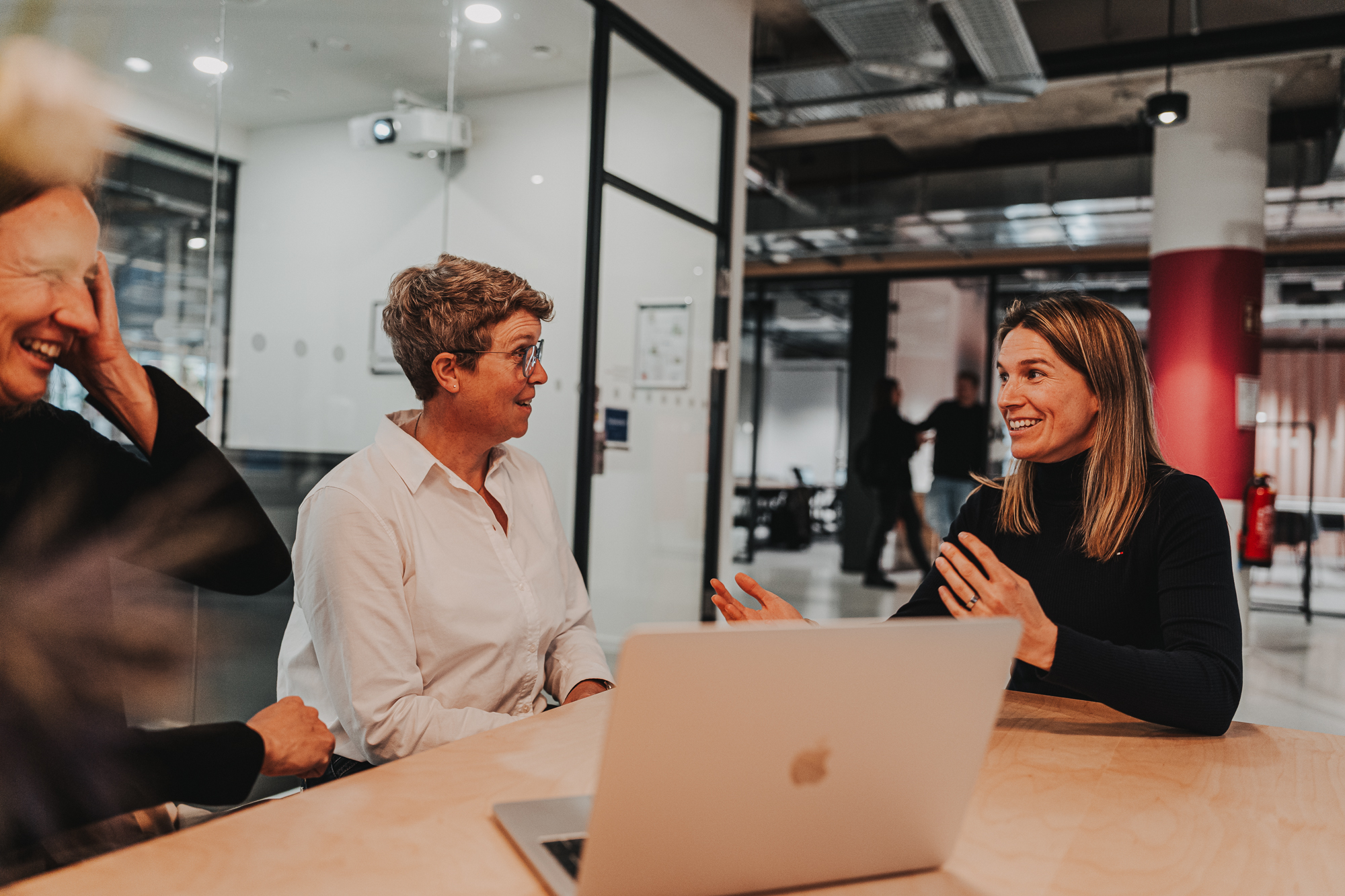 Die Kulturarchitekten im Austausch zu Führung, Zusammenarbeit und Unternehmenskultur.